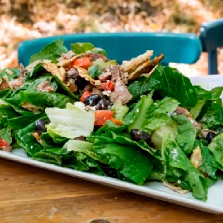 Ensalada souvlaki de cordero asado