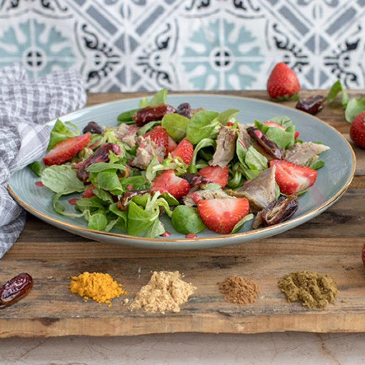 Ensalada de cordero con fresas y vinagreta de frutos rojos