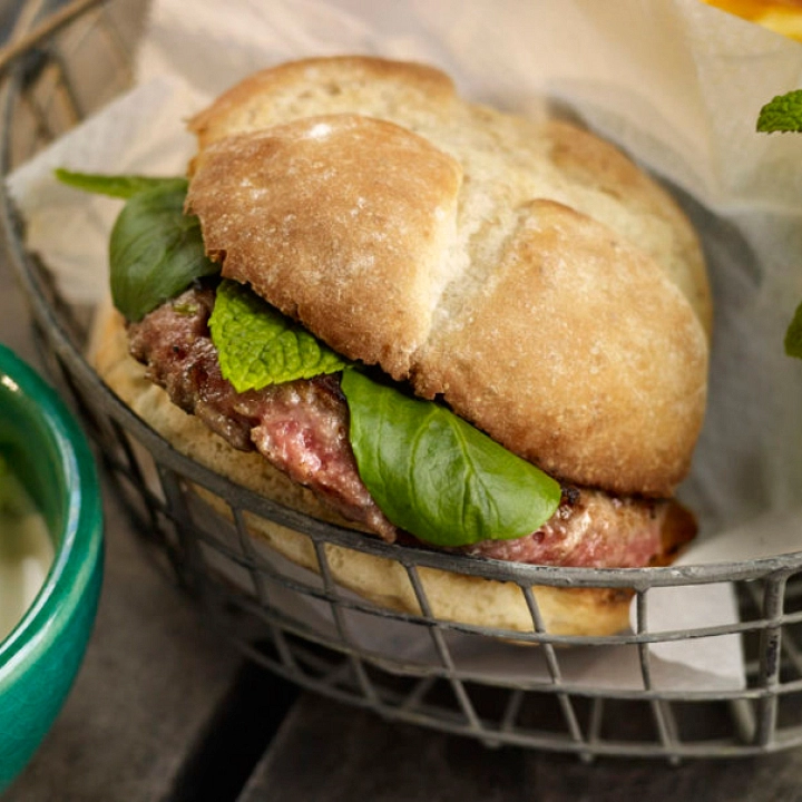 Hamburguesa de cordero con menta y cilantro